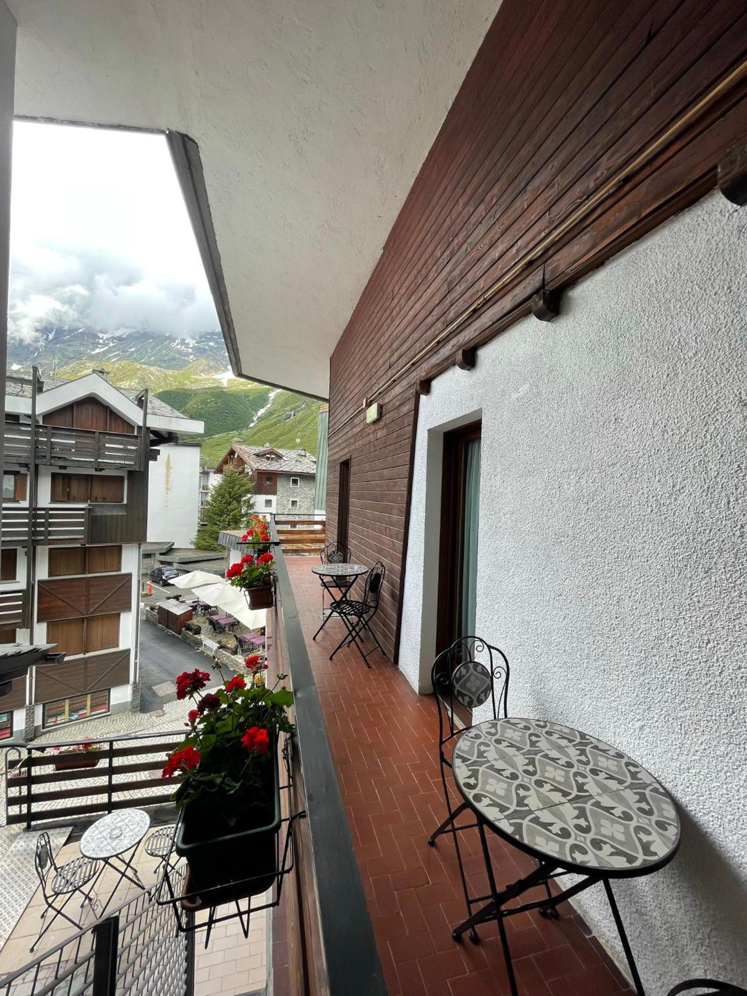 Hotel Meuble' Joli Breuil-Cervinia Ngoại thất bức ảnh
